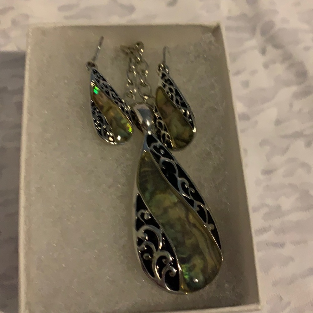 Costume jewelry necklace and earrings